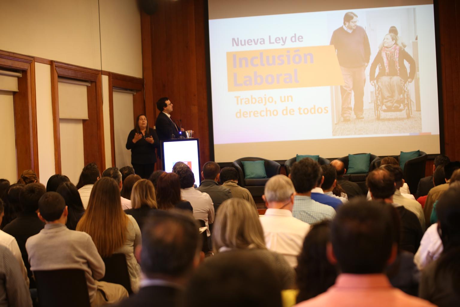 Abogado CAJTA - SENADIS Antofagasta realiza Seminario sobre inclusión laboral