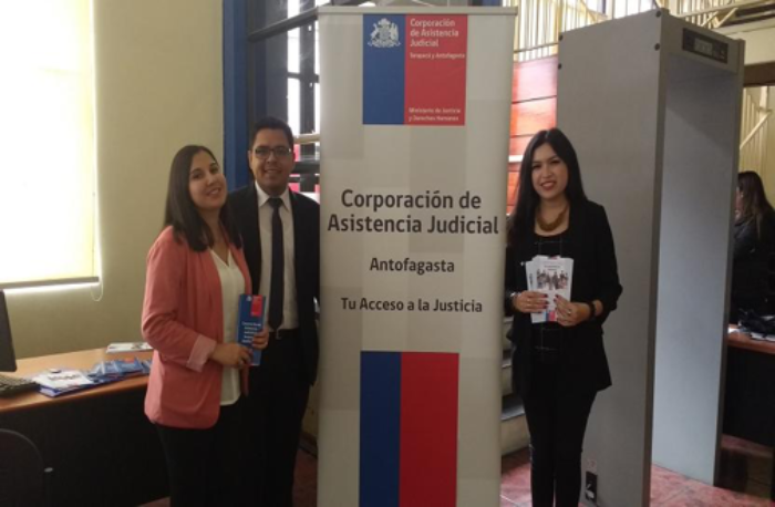Entrega de folletería en Juzgado de Familia de Antofagasta