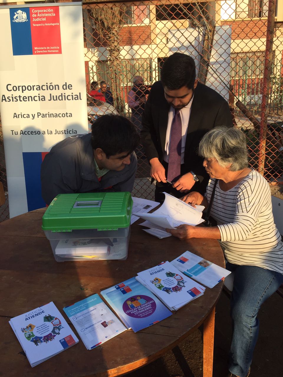 Consultorio Jurídico Arica participa en operativo social “Tu Barrio me Importa”
