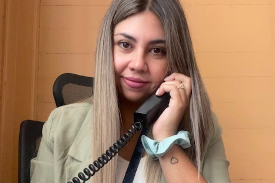 Trabajadora Social de Defensa Jurídica Integral de Adultos Mayores de Tarapacá en Radio Municipal de Iquique