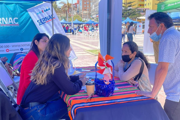 Unidad de de Adultos Mayores de Arica y Parinacota, participa en Feria de Servicios