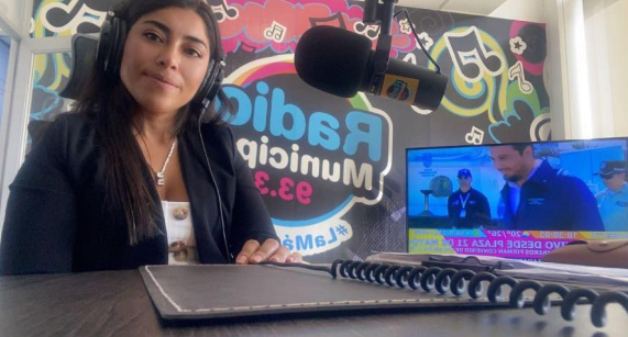 Trabajadora social del Centro de Familia participa en matinal de Radio Municipal de Iquique 93.3FM