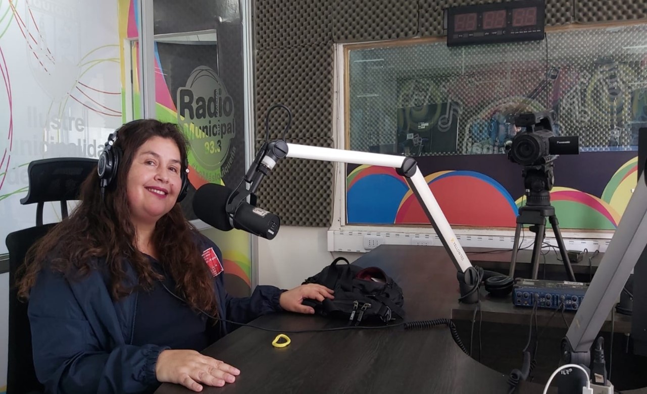 Abogada de la unidad del Adulto Mayor de Tarapacá en Radio Municipal de Iquique