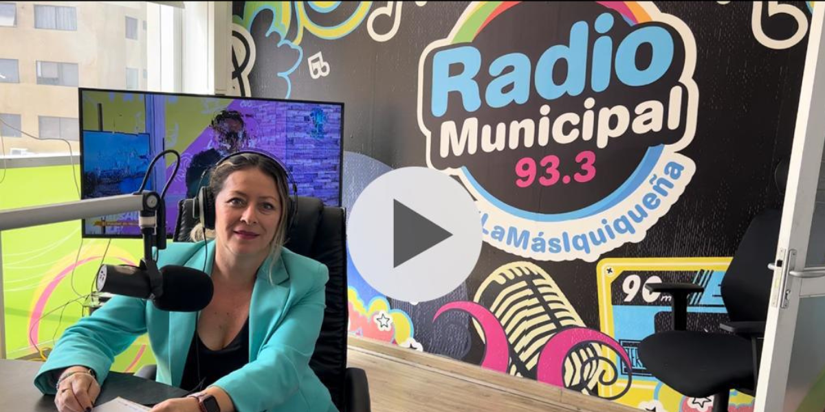 Trabajadora Social del Centro de Familia de Iquique es entrevistada en Radio Municipal