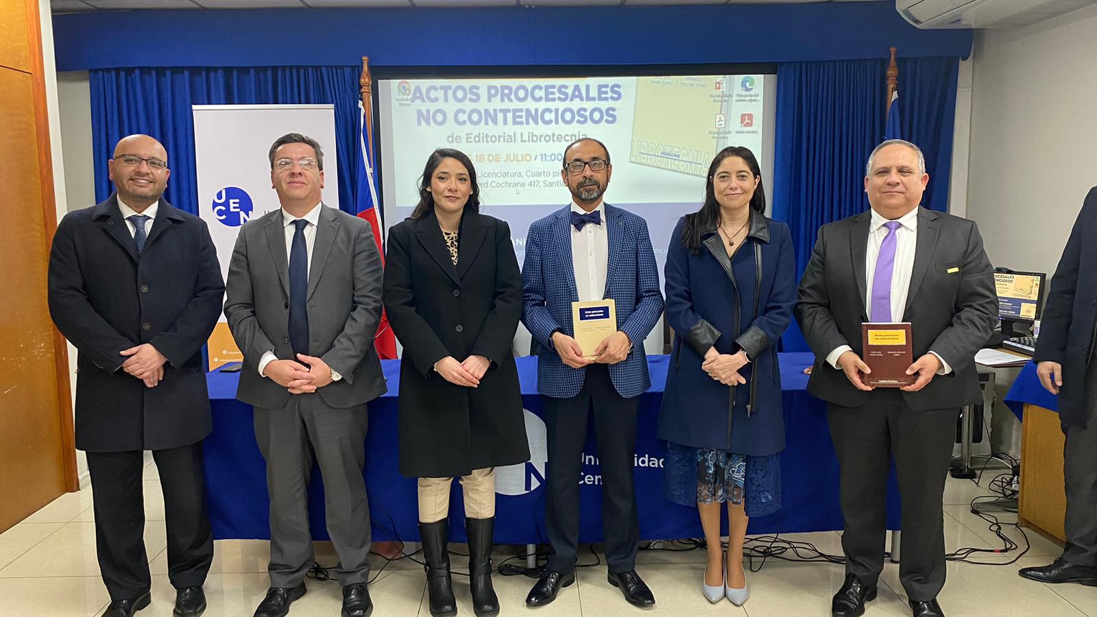 Abogado de Apoyo de la Dirección Regional de Antofagasta, presenta libro en Santiago