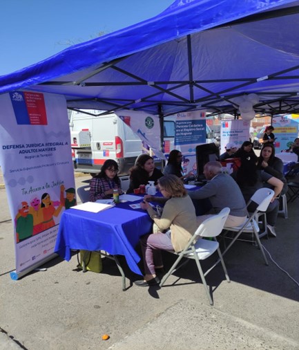 Feria Comunitaria en Iquique: Conmemoración del Día del Trabajador Social y Orientación Jurídica Integral al Adulto Mayor