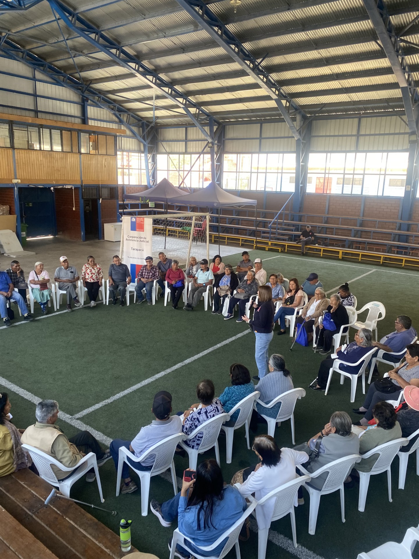 Taller de Alimentos Mayores a Adultos en Camiña: Orientación Jurídico-Social para la Comunidad