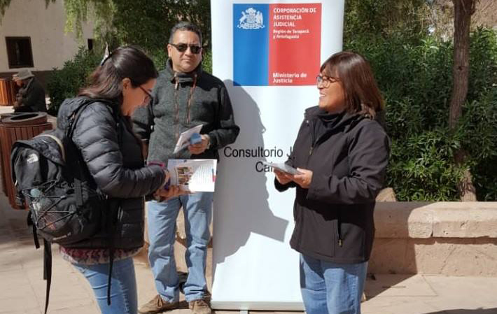 En San Pedro de Atacama distribuyen dípticos para informar sobre la campaña “Llegando hasta donde vives”