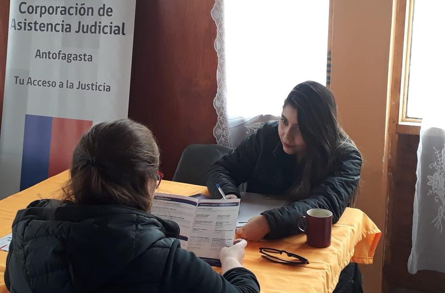 Consultorio Jurídico de Tocopilla participa en Gobierno Presente en Caleta Buena