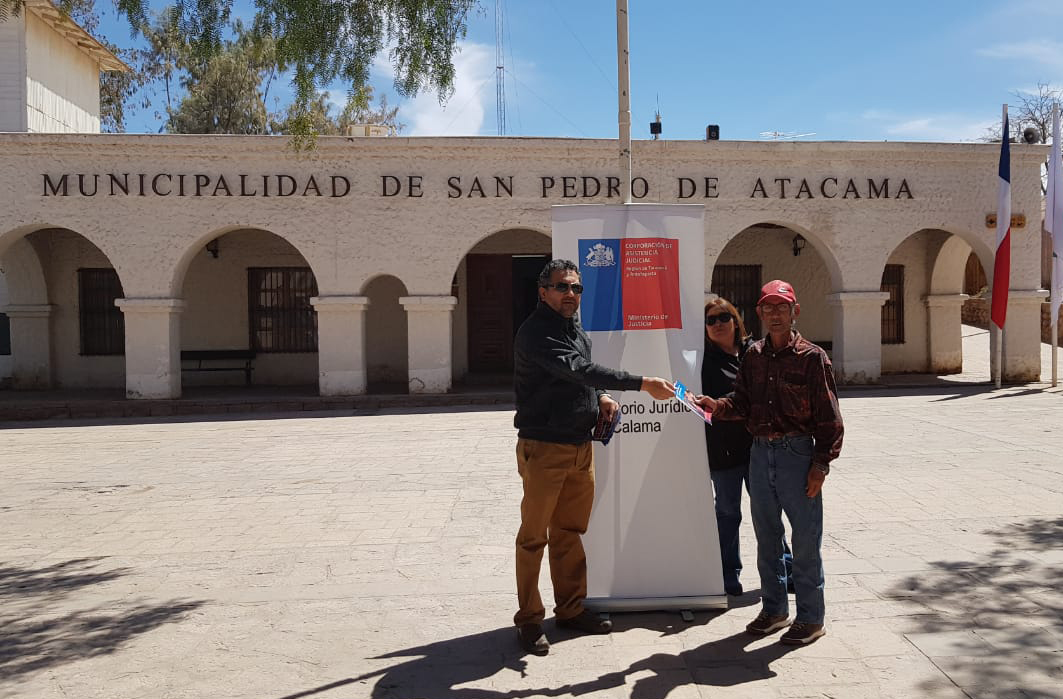 Consultorio Jurídico Móvil de San Pedro de Atacama realizó distribución de dípticos informativos