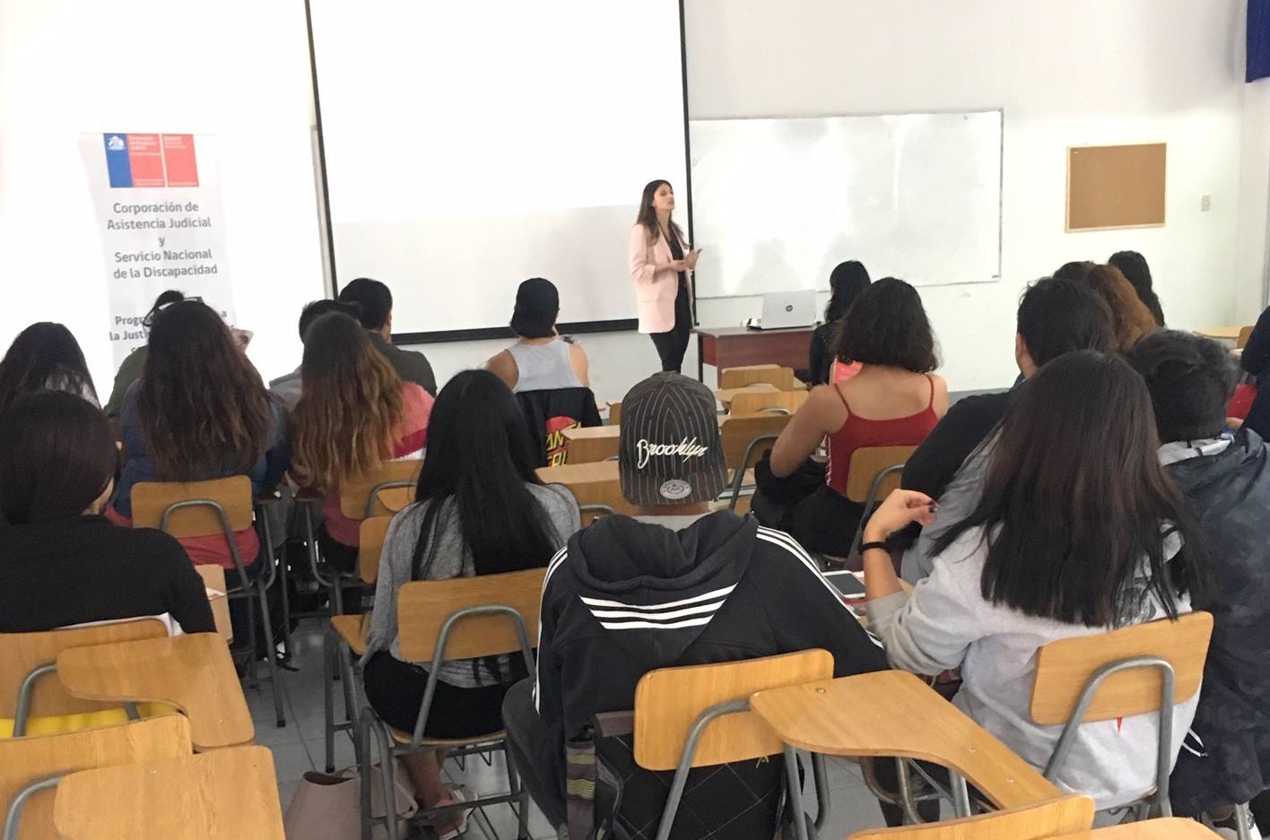 Abogada CAJTA-SENADIS capacita a alumnos de la Carrera de Derecho de la Universidad de Tarapacá