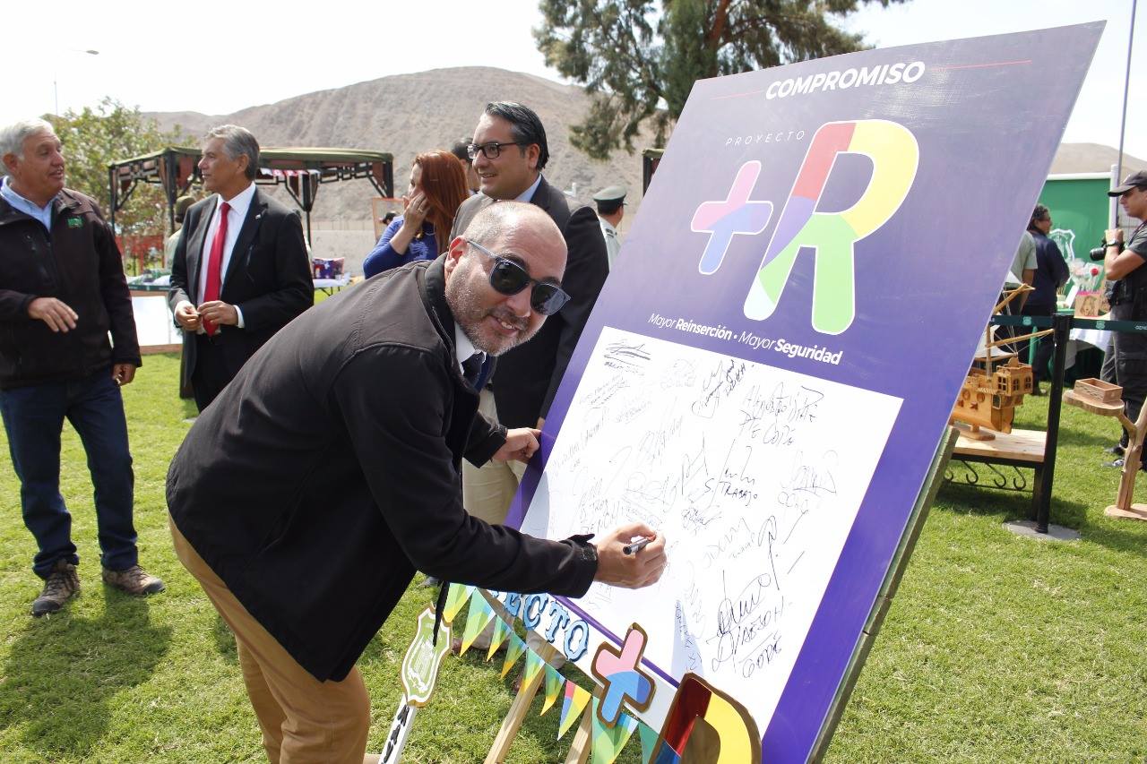 Director Regional de Arica y Parinacota asiste a lanzamiento de proyecto regional +R