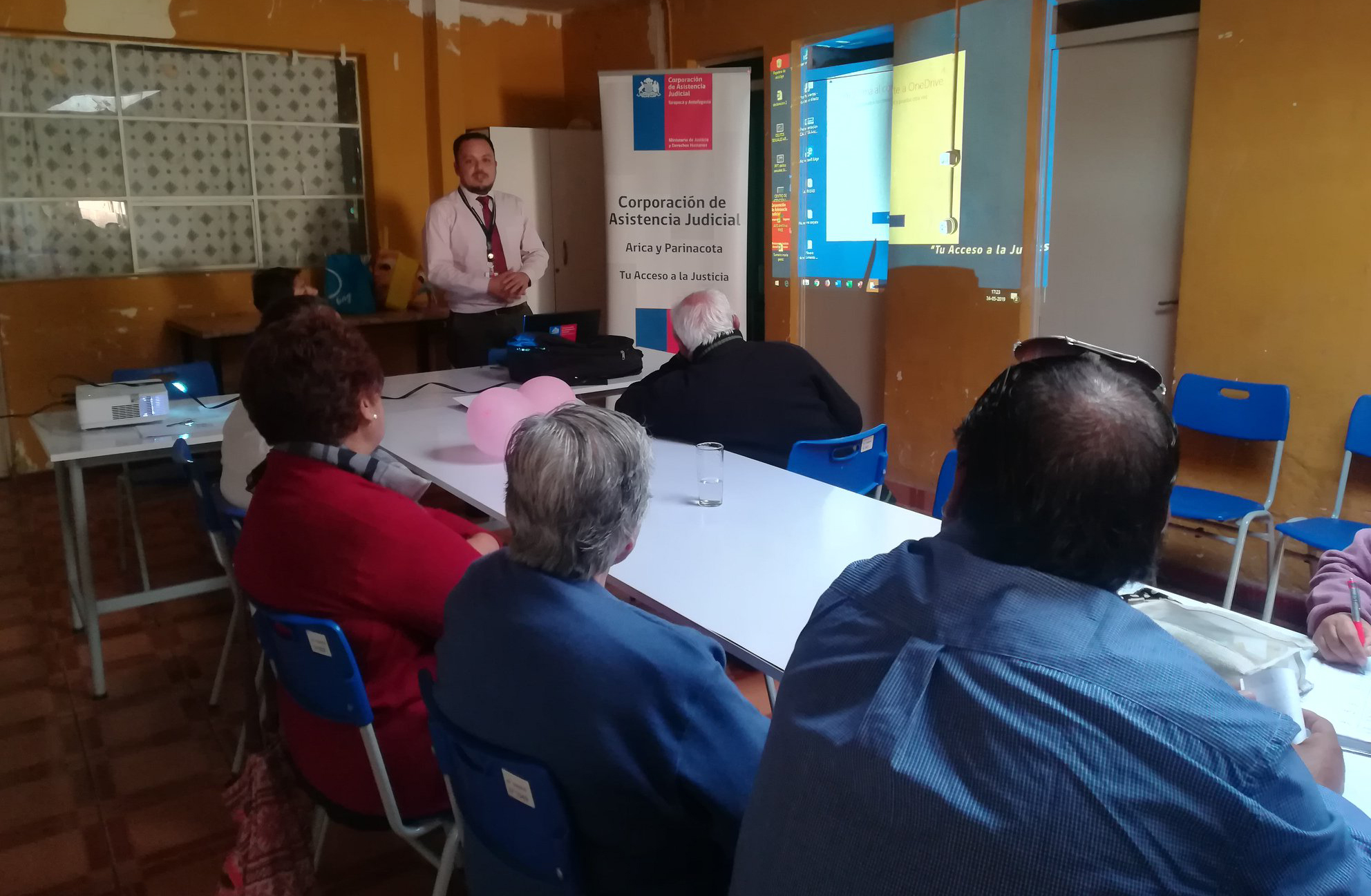 Consultorio Jurídico de Arica participa en charla al Club Adulto Mayor Rosa de Maipú